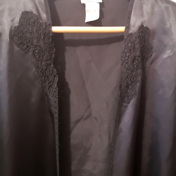 3/$20 Black lightweight robe - Picture 4 of 7